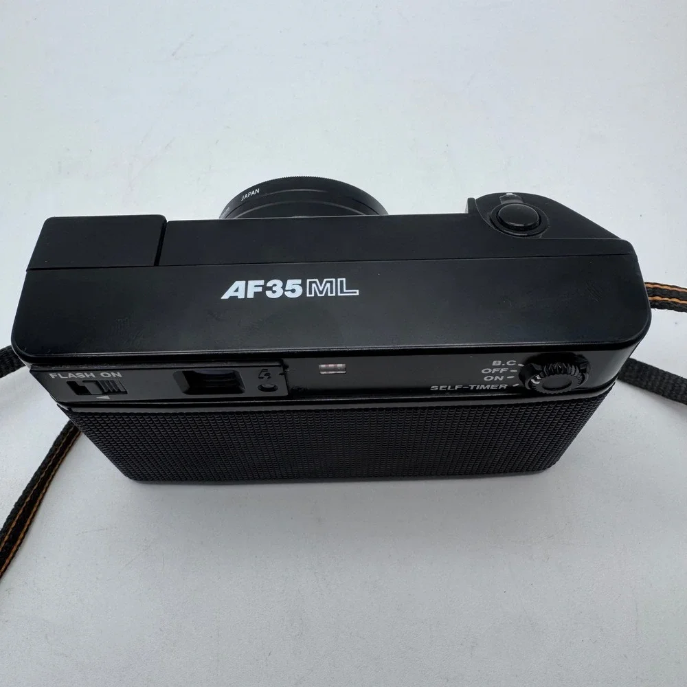 Canon AF35ML 35mm Film Camera 40mm f1.9‎ Fast Lens Vintage Point and Shoot Black
